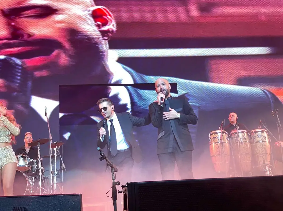 Miles de fanáticos disfrutaron de una noche inolvidable llena de música y baile merenguero.