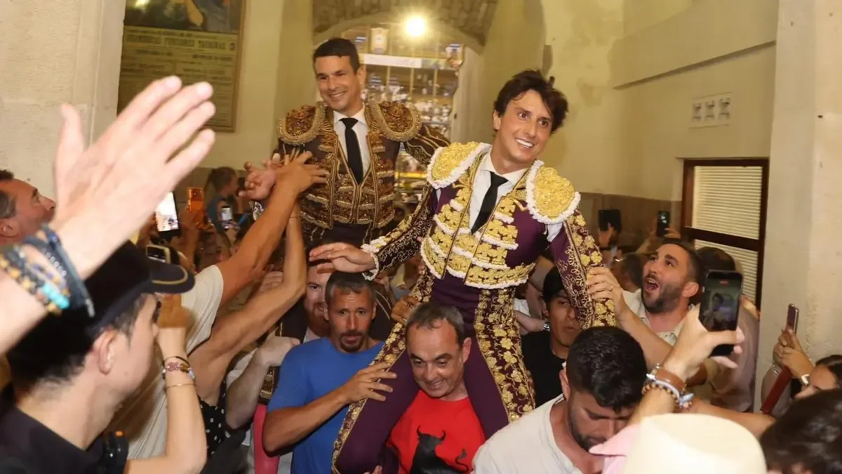 La corrida en Alicante despertó un gran interés, destacando la actuación de Morante, Manzanares y Roca Rey.
