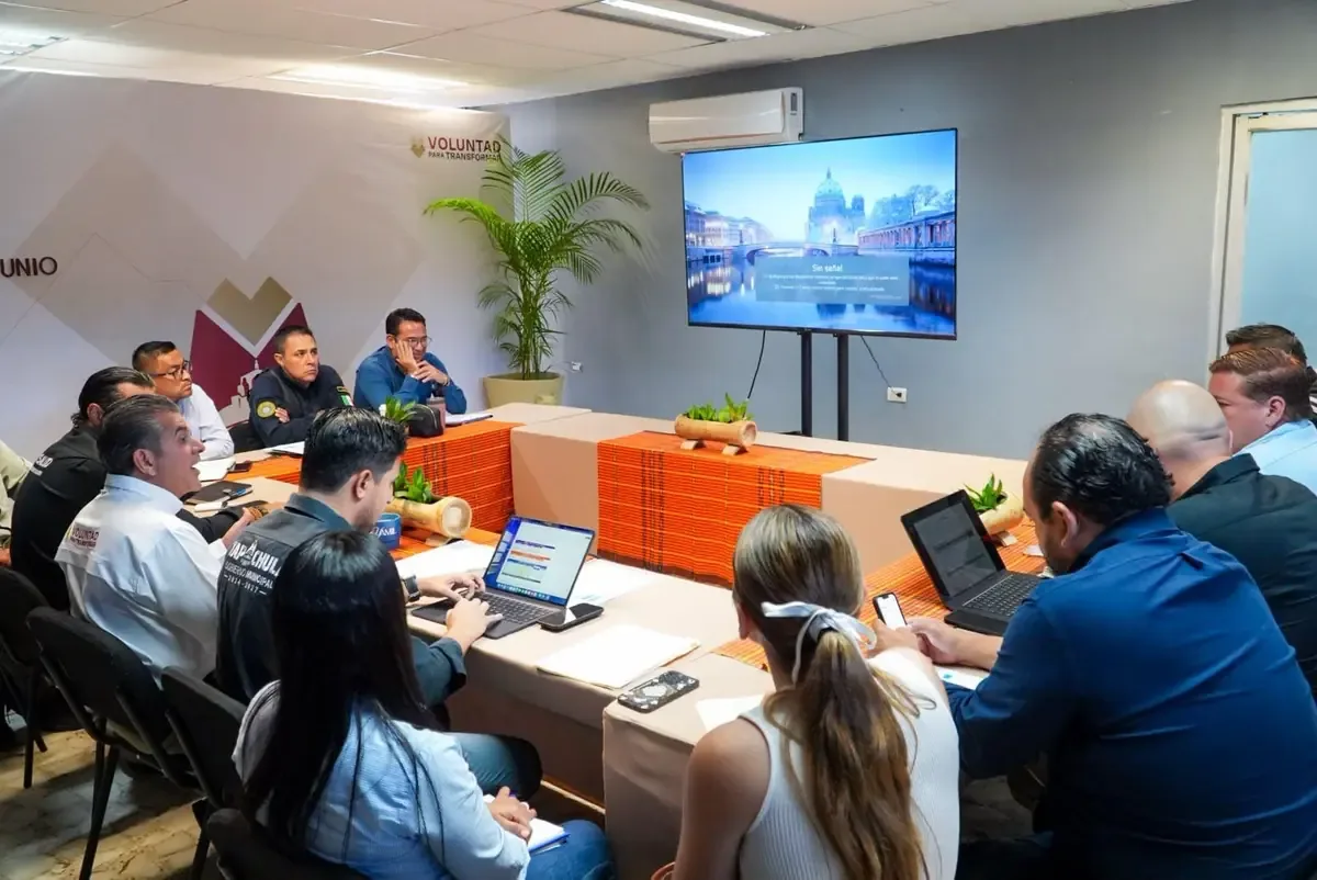 El presidente municipal se reúne con su gabinete para revisar avances y compromisos en la gestión pública.