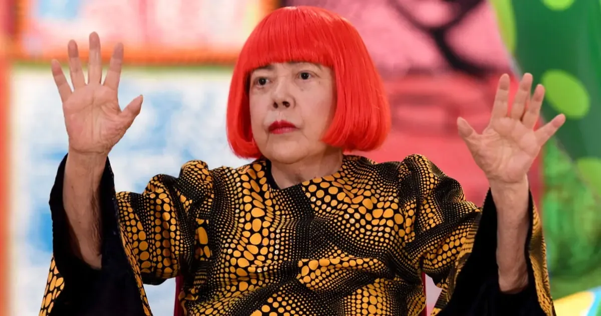 El arte de Yayoi Kusama ha alcanzado cifras récord en subastas internacionales, incluyendo una pieza que se vendió por 10 millones de dólares.