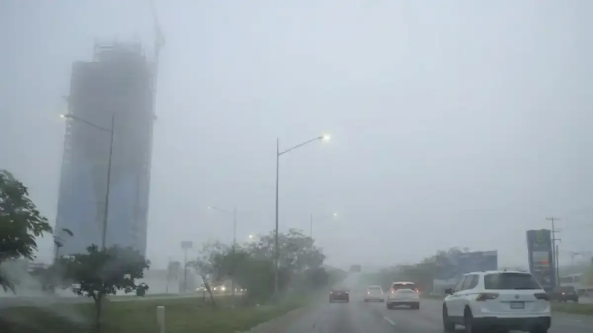 La neblina redujo la visibilidad en carreteras y se prevén lluvias en varios municipios.