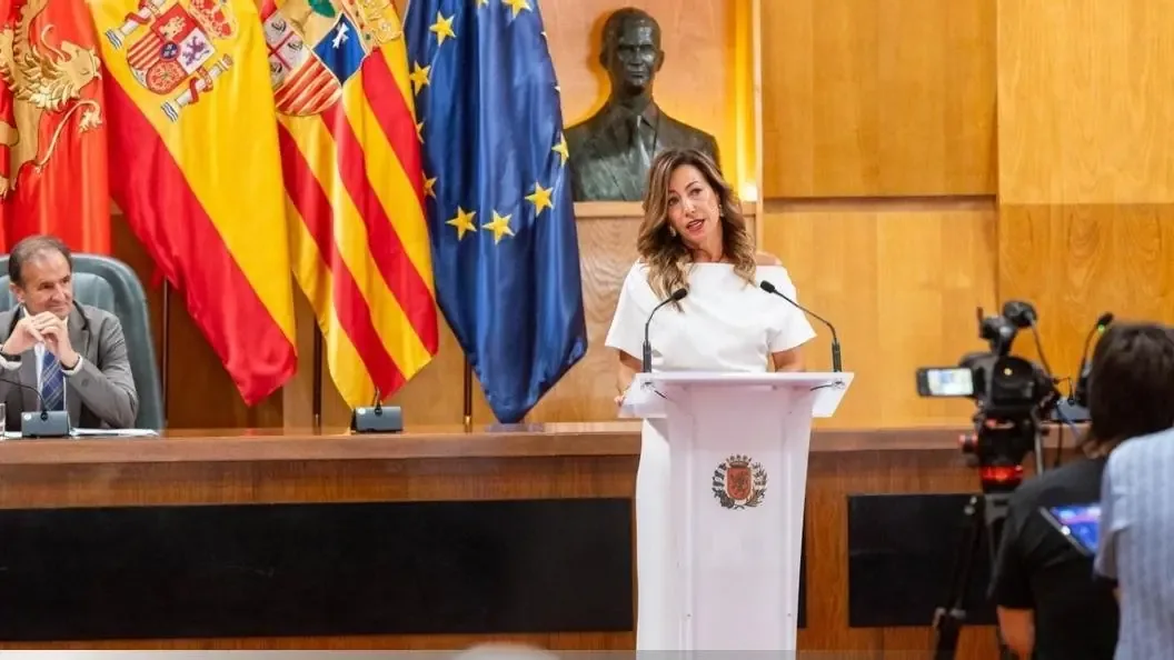 Natalia Chueca anuncia un estudio para la línea 2 del tranvía y refuerza el aeropuerto de Zaragoza.