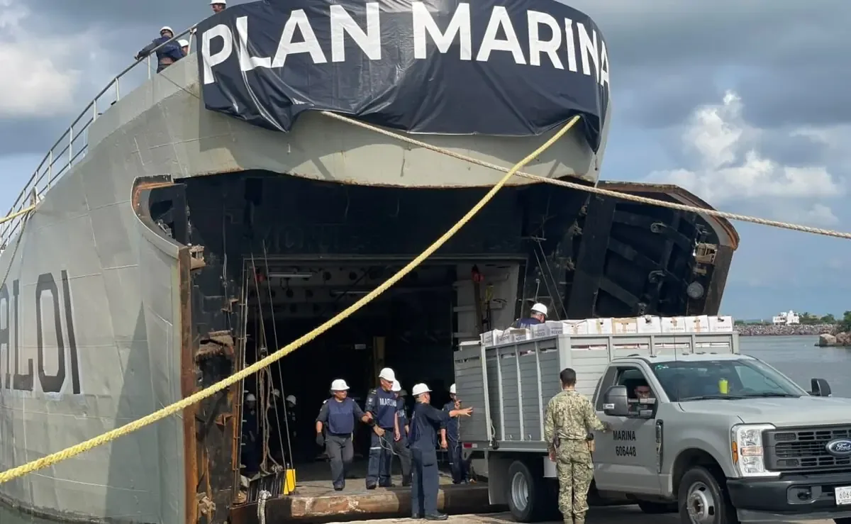 La Marina envía ayuda a comunidades afectadas mientras activa su Plan de Auxilio.