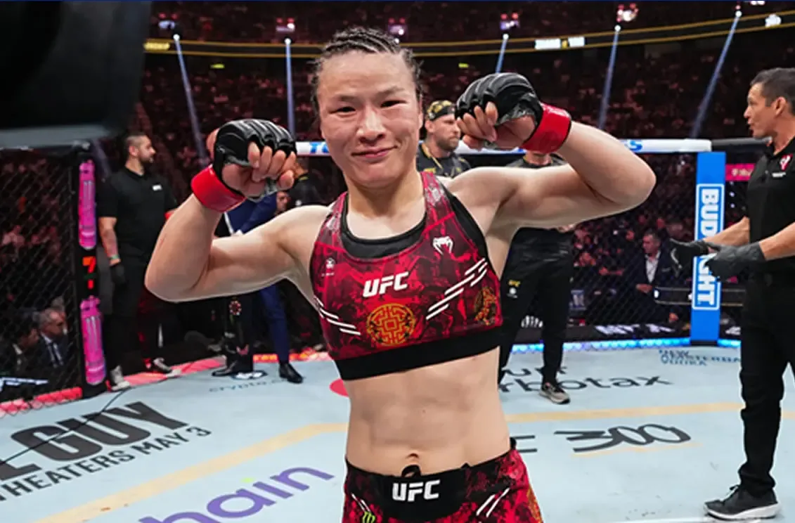 Zhang Weili durante un entrenamiento intensivo en preparación para su próxima pelea.