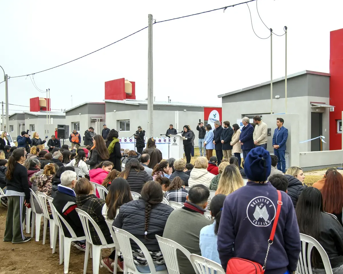 La modernización del sistema cloacal en Intendente Alvear mejora la infraestructura local y garantiza vivienda digna.